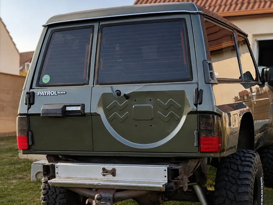 Nissan Patrol, vue arrière, vitres teintées par DarkTeinte