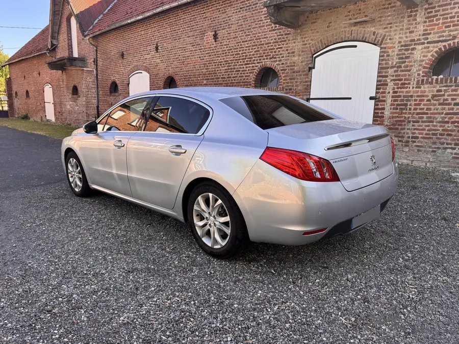 Peugeot 508, vue arrière, vitres teintées par DarkTeinte