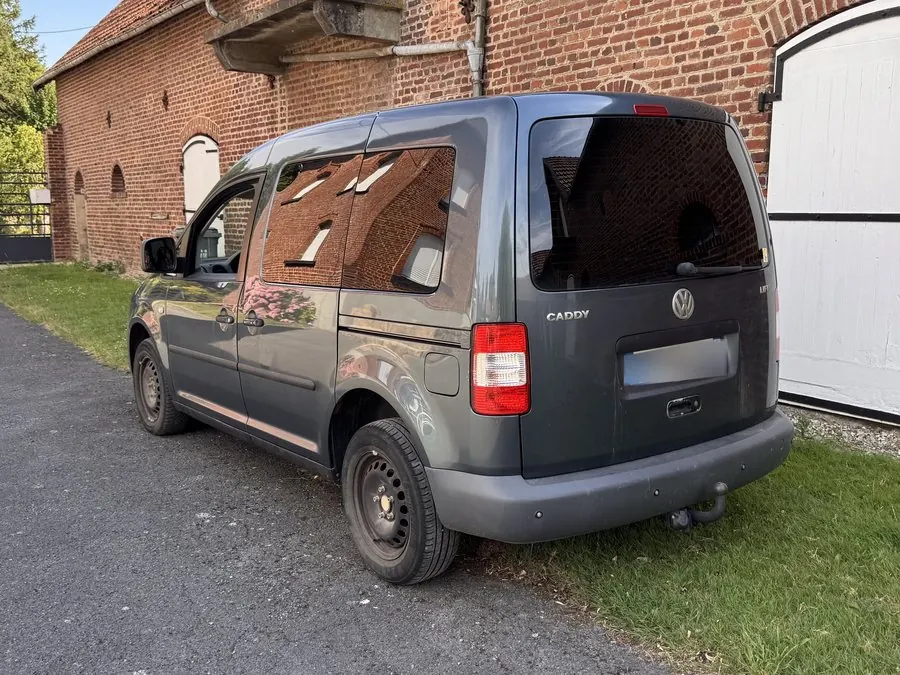 Volkswagen Caddy avec vitres teintées par DarkTeinte